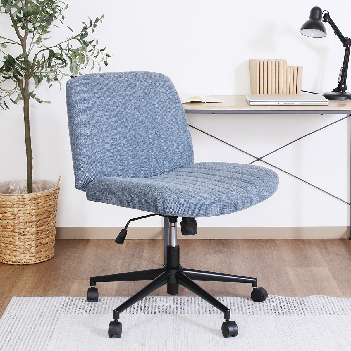 広々座面であぐらがかけるチェア (ブルー) | ニトリネット【公式