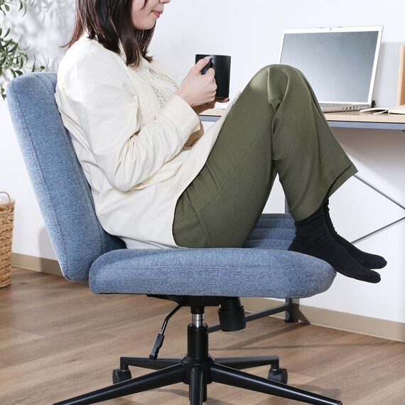 広々座面であぐらがかけるチェア (ブルー) 4枚目画像