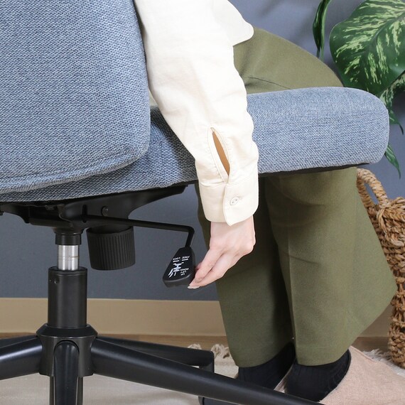 広々座面であぐらがかけるチェア (ブルー) 5枚目画像