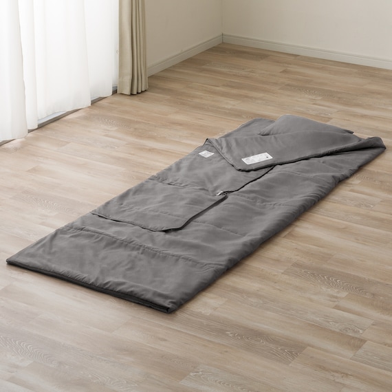 クッションにもなる寝袋(グレー) 1枚目画像