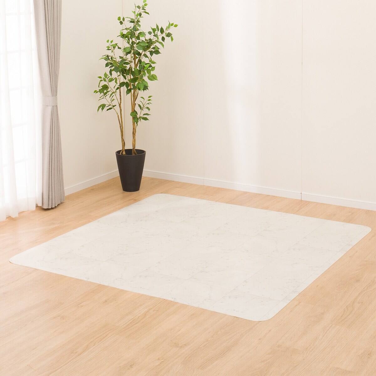 【新品・未使用】東リ　ラグ　マット　110×180cm BTNF9302 撥水・抗菌・防カビ・床暖対応ラグ フチなし(E-1057 182X110cm