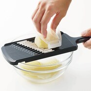 軽い力で素早くできるウェーブ＆ワッフルスライサー