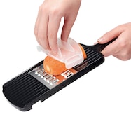 軽い力で素早くできる太千切りしりしり器