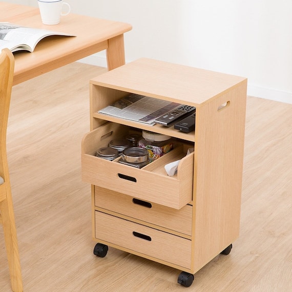 ダイニングテーブル下に収まる整理収納ワゴン(3段 ナチュラル) 1枚目画像