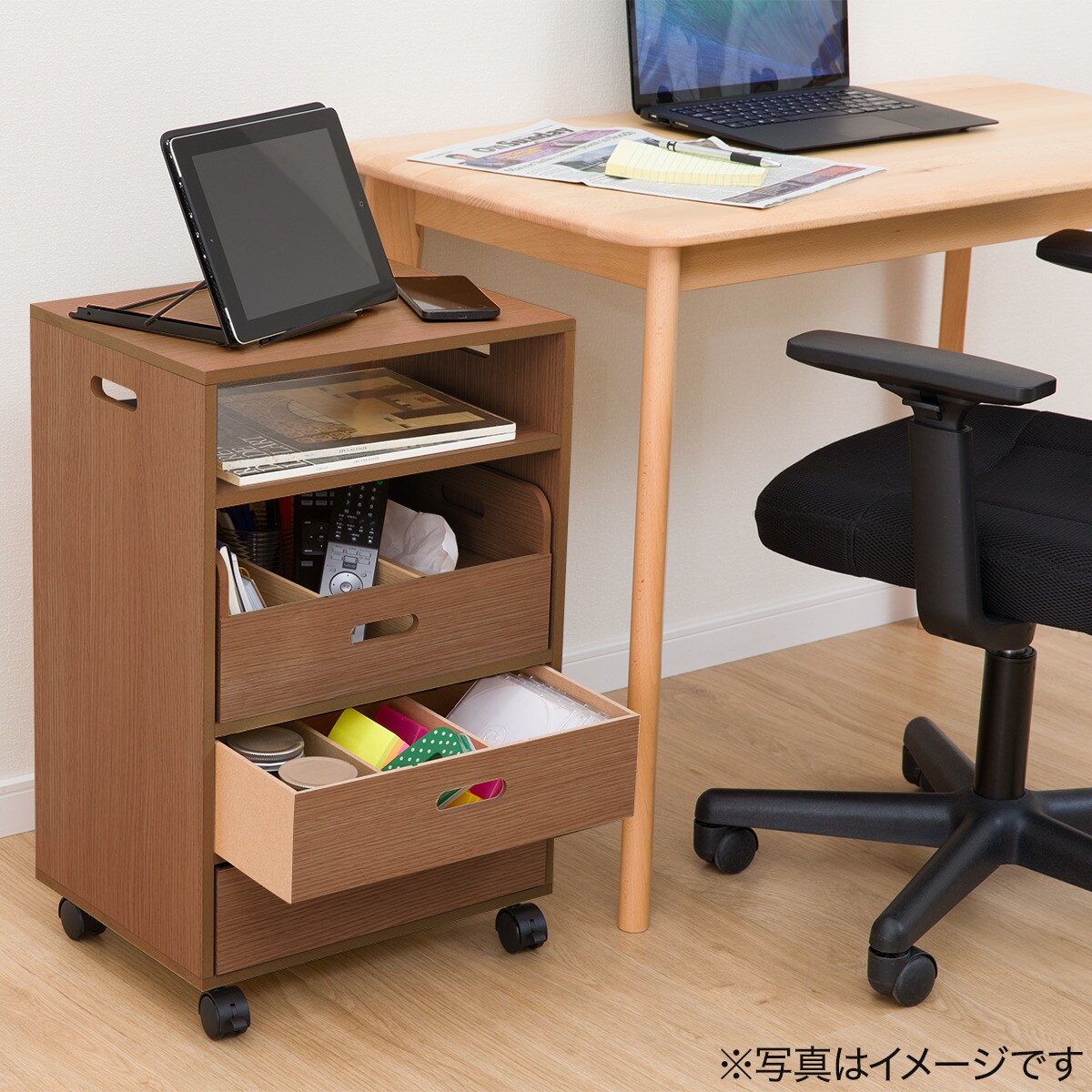 ダイニングテーブル下に収まる整理収納ワゴン(3段 ブラウン