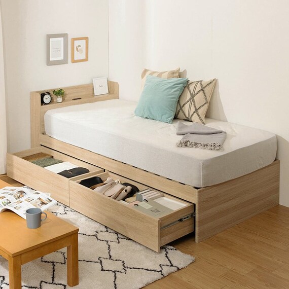 シングル 棚コンセント付きチェストベッドフレーム (SCL 浅引出しタイプ ナチュラル) 1枚目画像