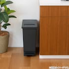 小窓付きスリムペダルペール 30(ブラック) 5枚目画像