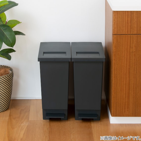 小窓付きスリムペダルペール 30(ブラック) 6枚目画像