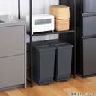 小窓付きスリムペダルペール 30(ブラック) 8枚目画像