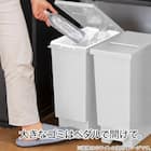 小窓付きスリムペダルペール 20(ブラック) 3枚目画像