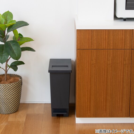 小窓付きスリムペダルペール 20(ブラック) 5枚目画像