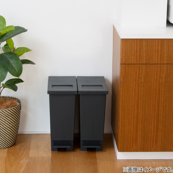 小窓付きスリムペダルペール 20(ブラック) 6枚目画像