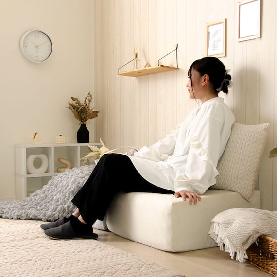 オットマン・スツールになるごろ寝マットレス(ベロア調 アイボリー) 3枚目画像