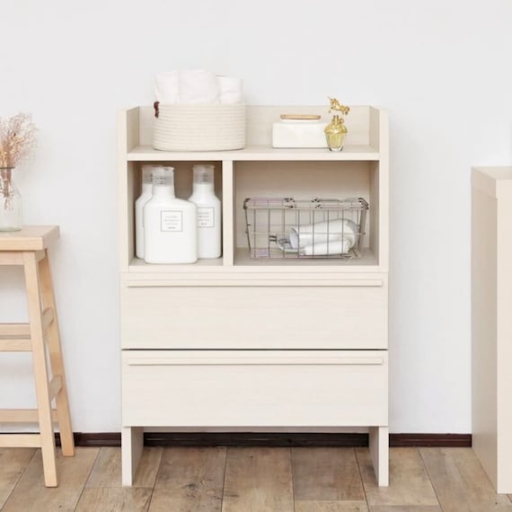 スリム設計のモダンキャビネット (幅64cm WH木目) 1枚目画像