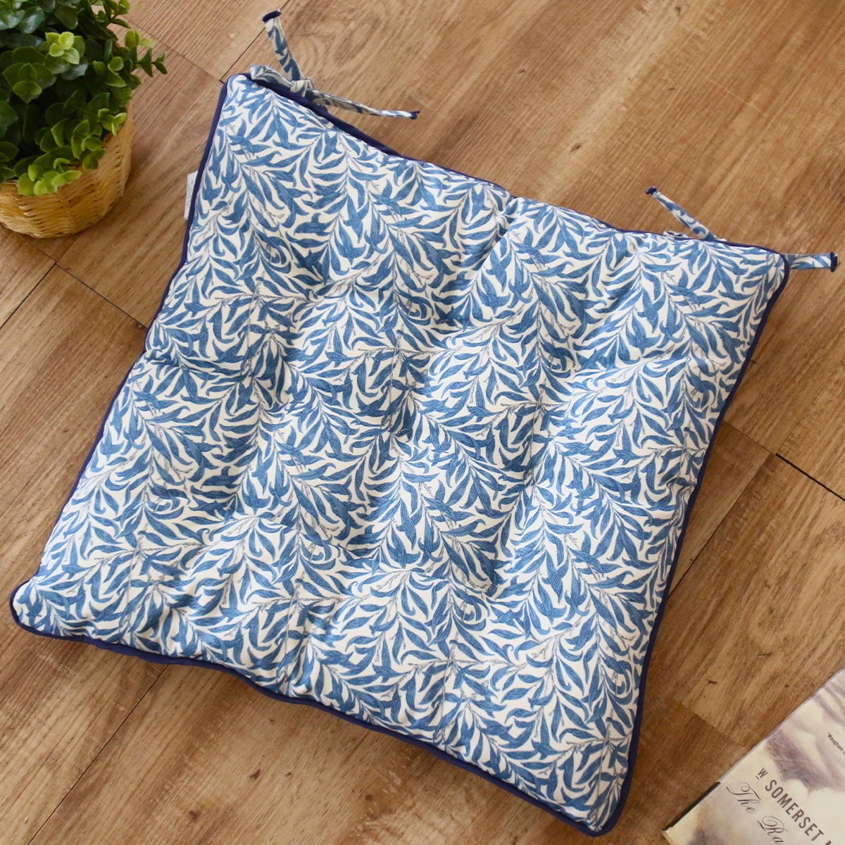 非売品】・TSUTAYA CLUB枕クッション