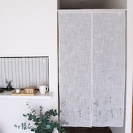 可愛い花柄の刺繍のれん (キャプセラ)