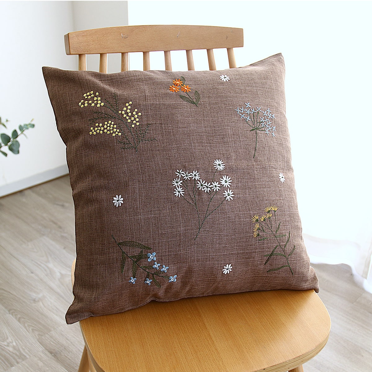 可愛い花柄の刺繍クッションカバー (アルテ ブラウン) | ニトリネット