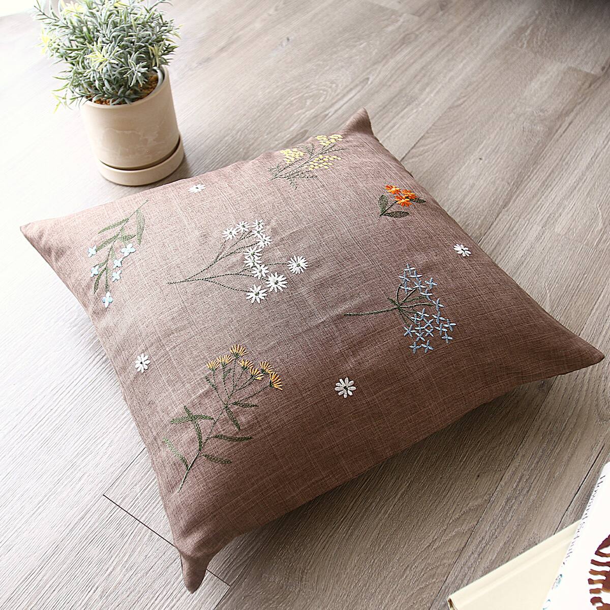 可愛い花柄の刺繍クッションカバー (アルテ ブラウン) | ニトリネット