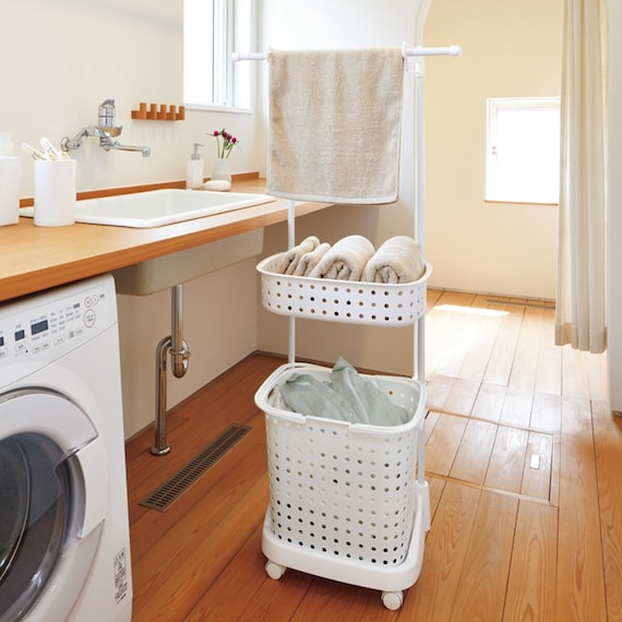 タオルハンガー付 2段ランドリーバスケットラック(ホワイト) 1枚目画像