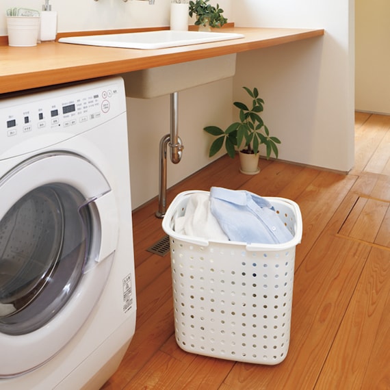 タオルハンガー付 2段ランドリーバスケットラック(ホワイト) 3枚目画像