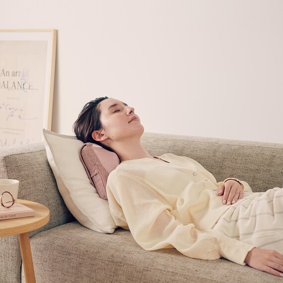 持ち運びしやすいミニマッサージクッション  (ピンク) 3枚目画像