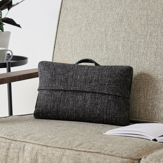 持ち運びしやすいミニマッサージクッション (ブラック) 5枚目画像