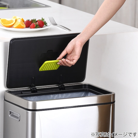 ステップ式ゴミ箱(防臭タイプ 30L 9368 シルバー) 3枚目画像
