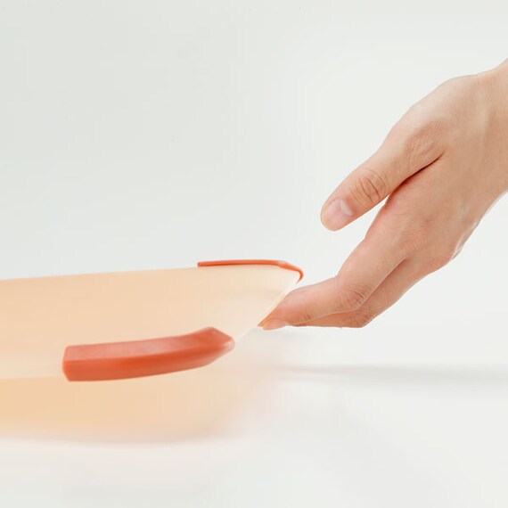 滑り止め付きAg抗菌加工まな板(28cm×28cm レッド) 2枚目画像