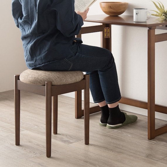 スタッキングできるスツール円形(BE/BR) 1枚目画像