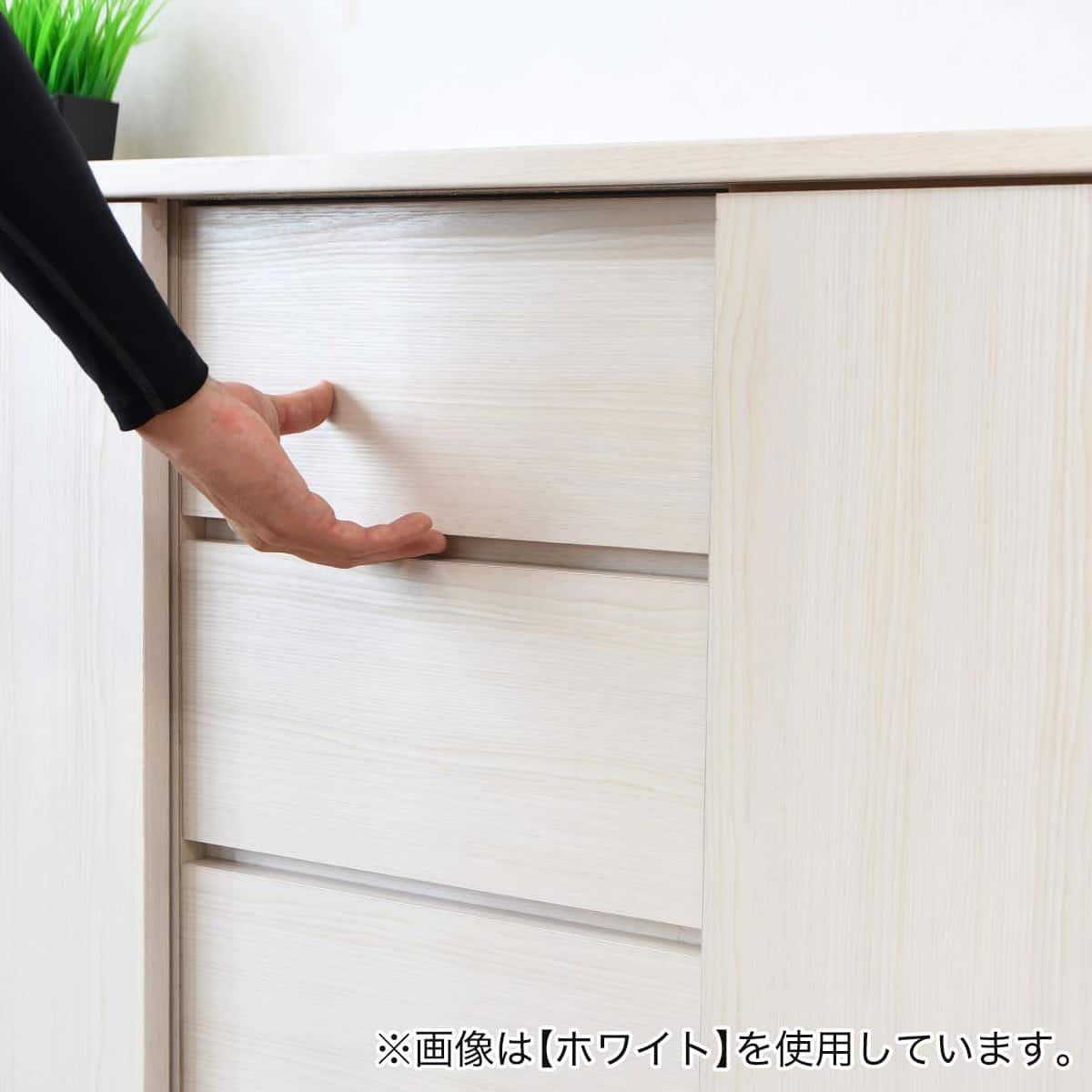 カウンター下やリビングにも使える薄型キャビネット(幅119.5cm NA