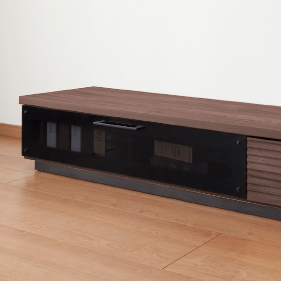 前板に天然木アルダー材を使用した高級感のある テレビ台 (幅150cm MBR) 4枚目画像
