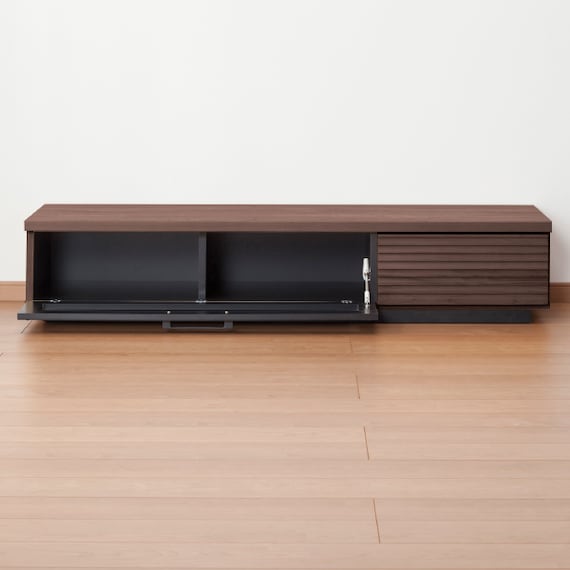 前板に天然木アルダー材を使用した高級感のある テレビ台 (幅150cm MBR) 6枚目画像
