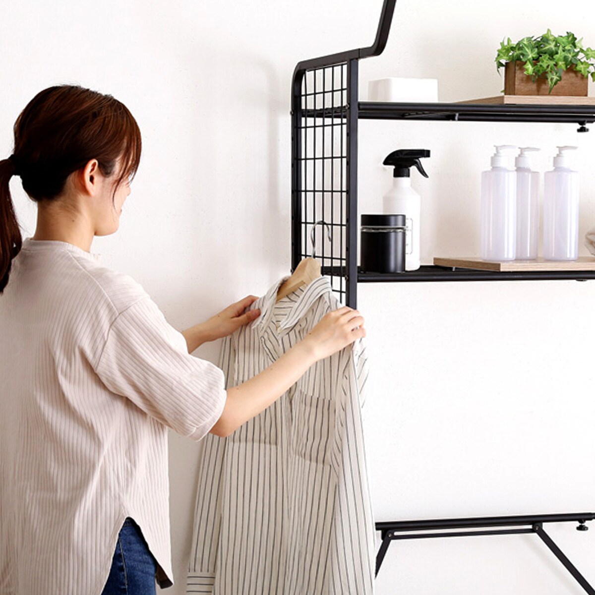 幅調整ができる棚2段タイプ ランドリーラック(ナチュラル)