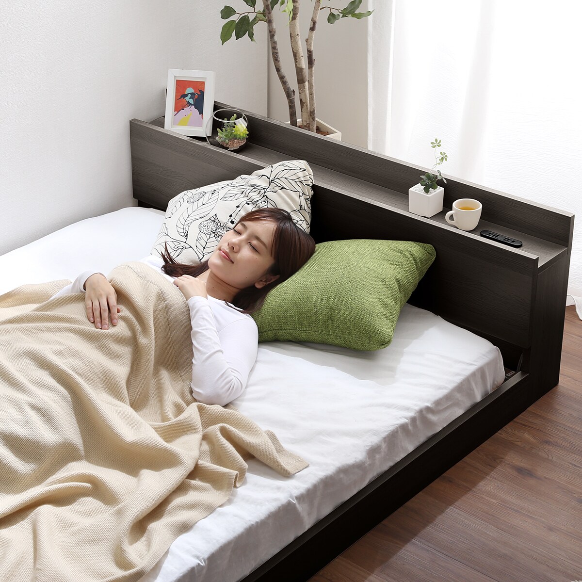 人気再入荷！北欧風コンセント付きベッドフレーム　セミダブル（SD） ニトリ ベッド セミダブル 宮・コンセント付き北欧調フロアベッド