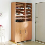 ナチュラルな木目調のシューズボックス