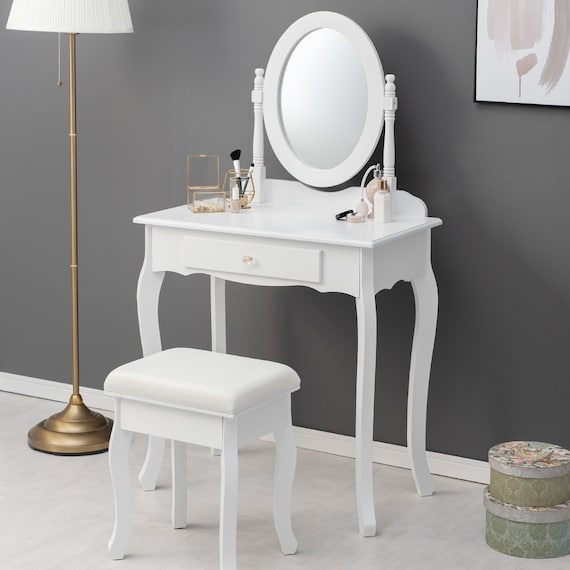 エレガントな猫脚ドレッサー 1枚目画像