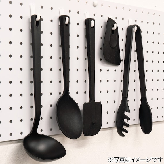 【専用フック5個付き】マグネット対応可能なスチールパンチングボード(60×30cm ホワイト) 10枚目画像