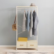 たっぷり収納できるハンガーラック