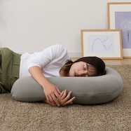 いろいろな使い方が楽しめるビーズクッション (サポーター)