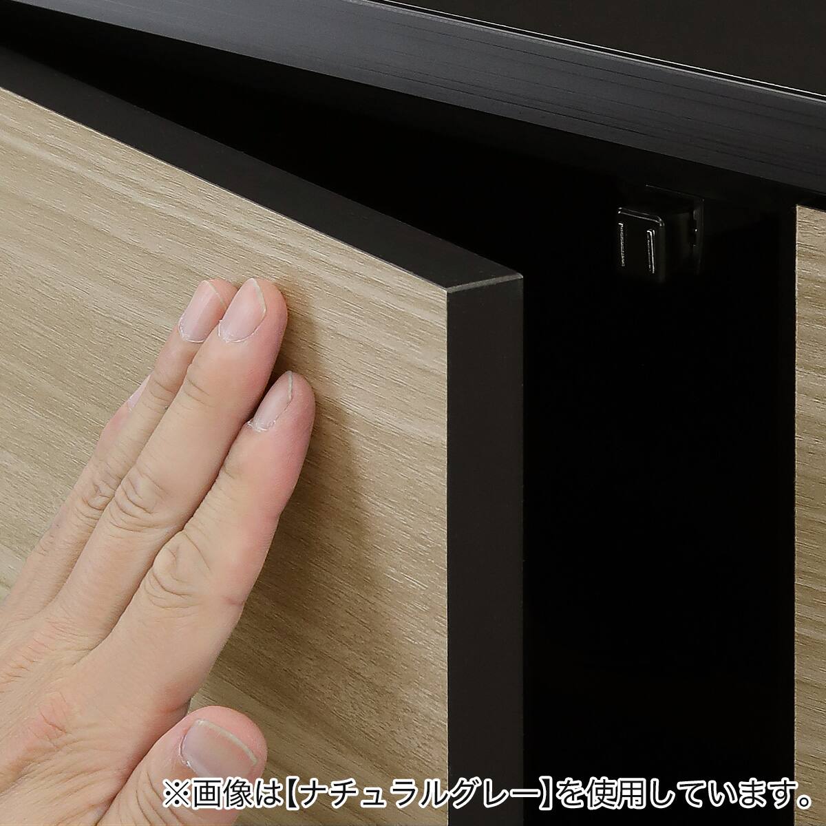木目柄が美しい薄型スクエアキャビネット 扉3列 (幅112cm 光沢仕様WW