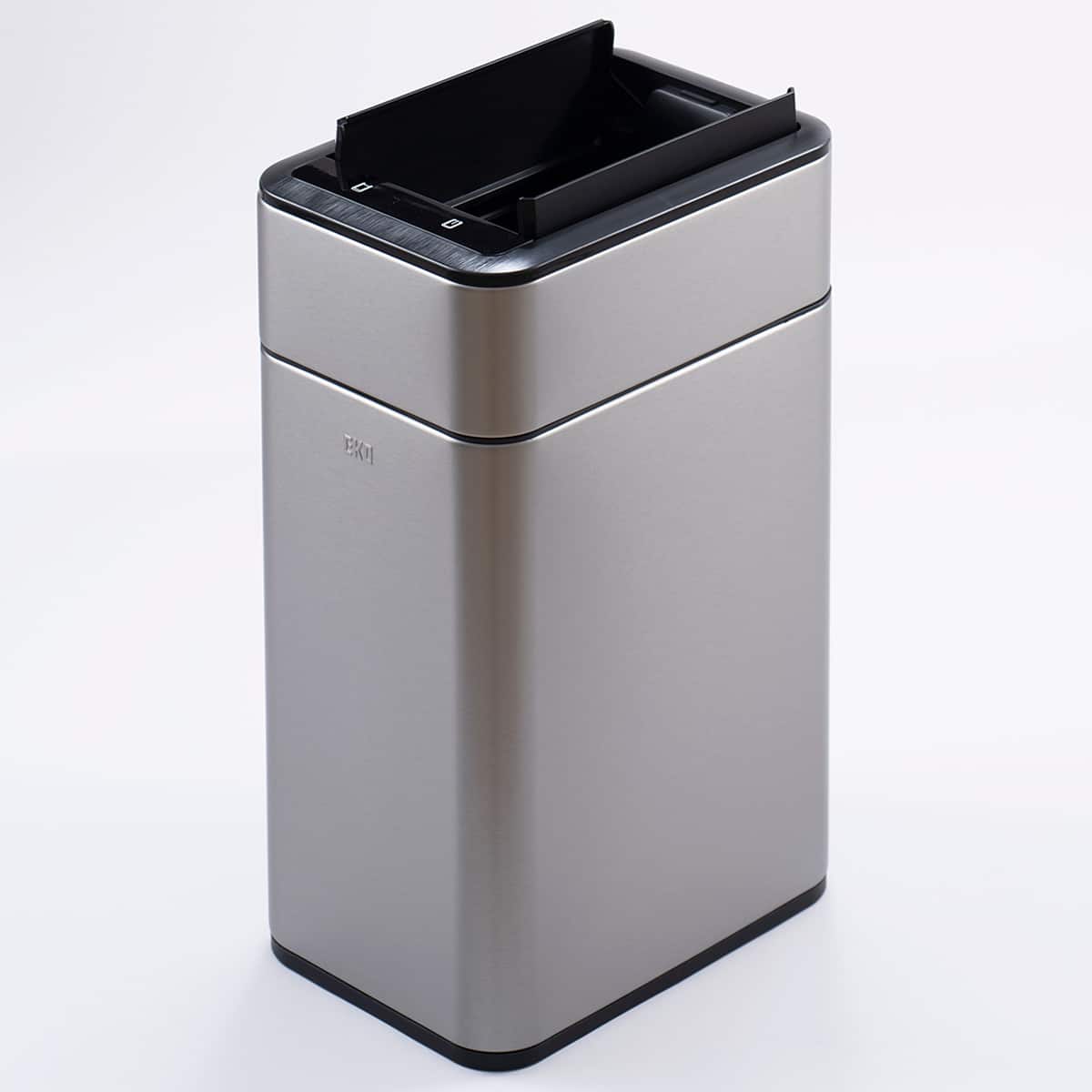 家にあるゴミ箱です。 センサー式開閉ゴミ箱(18L 9577 シルバー) 静音タイプ(36dB) | ニトリ