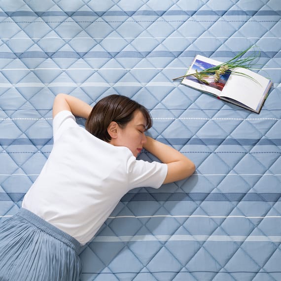 通気性が良い洗える接触冷感ラグ(NクールSP ラインn 185X185 TC09) 3枚目画像