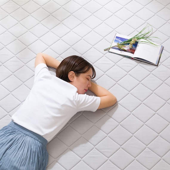 ウレタン入り洗える接触冷感ラグ(NクールSP キカn GY 130X185 TC11) 3枚目画像