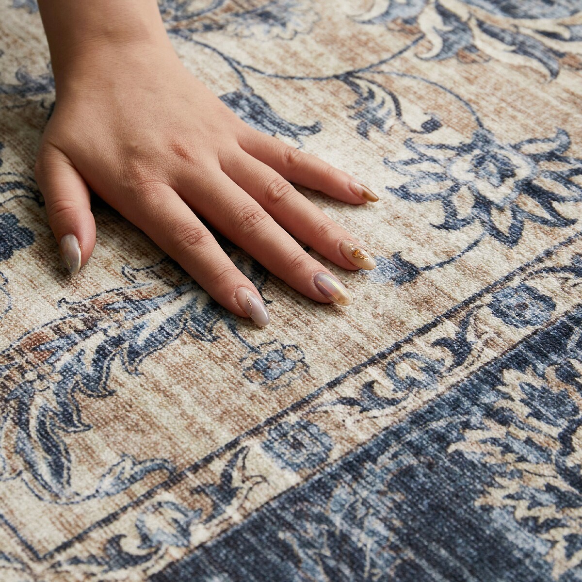 L'Appartement 【BF KNIT】ナチュラル新品タグ付き オリエンタルなデザインの洗える起毛プリントラグ 190X190 NV | ニトリ