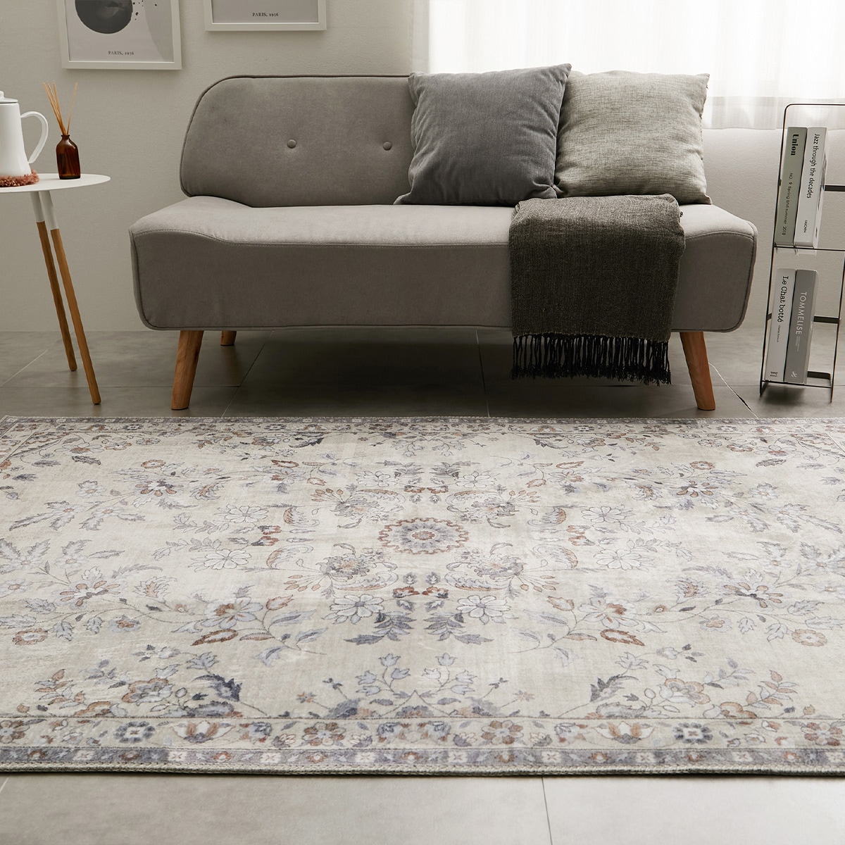 フェミニンなデザインの洗える起毛プリントラグ 190X190 BE | ニトリ