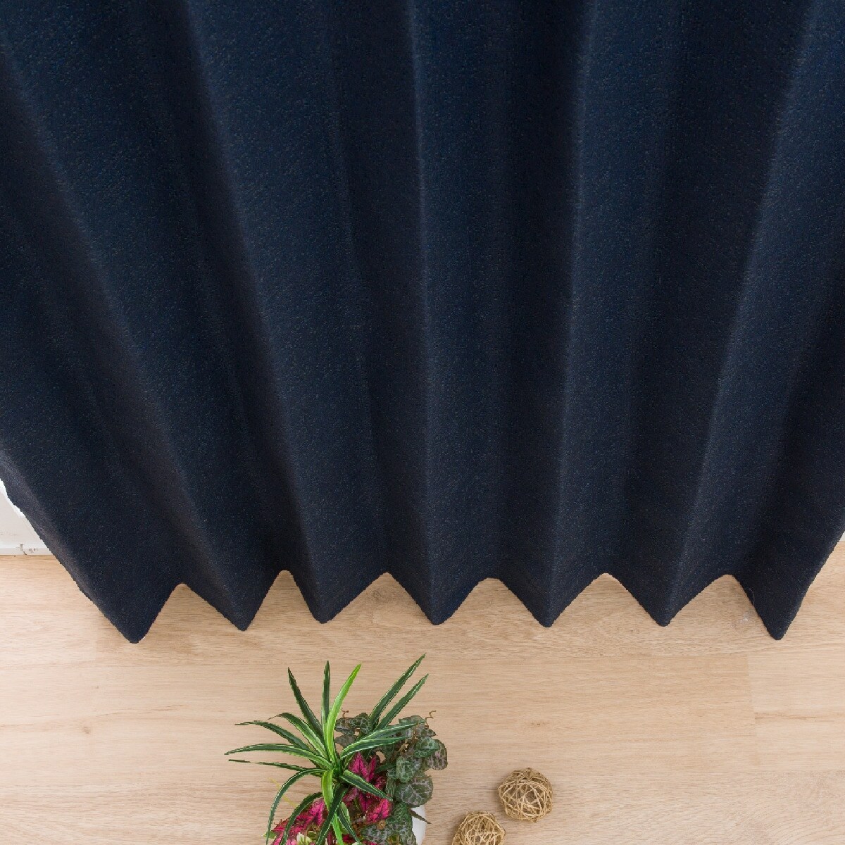 【新品未使用】MODERN HOUSEパディングカーテン 140x180 2組 1枚入り）遮光1級・遮熱・遮音カーテン(クレフ100X178X1) | ニトリ