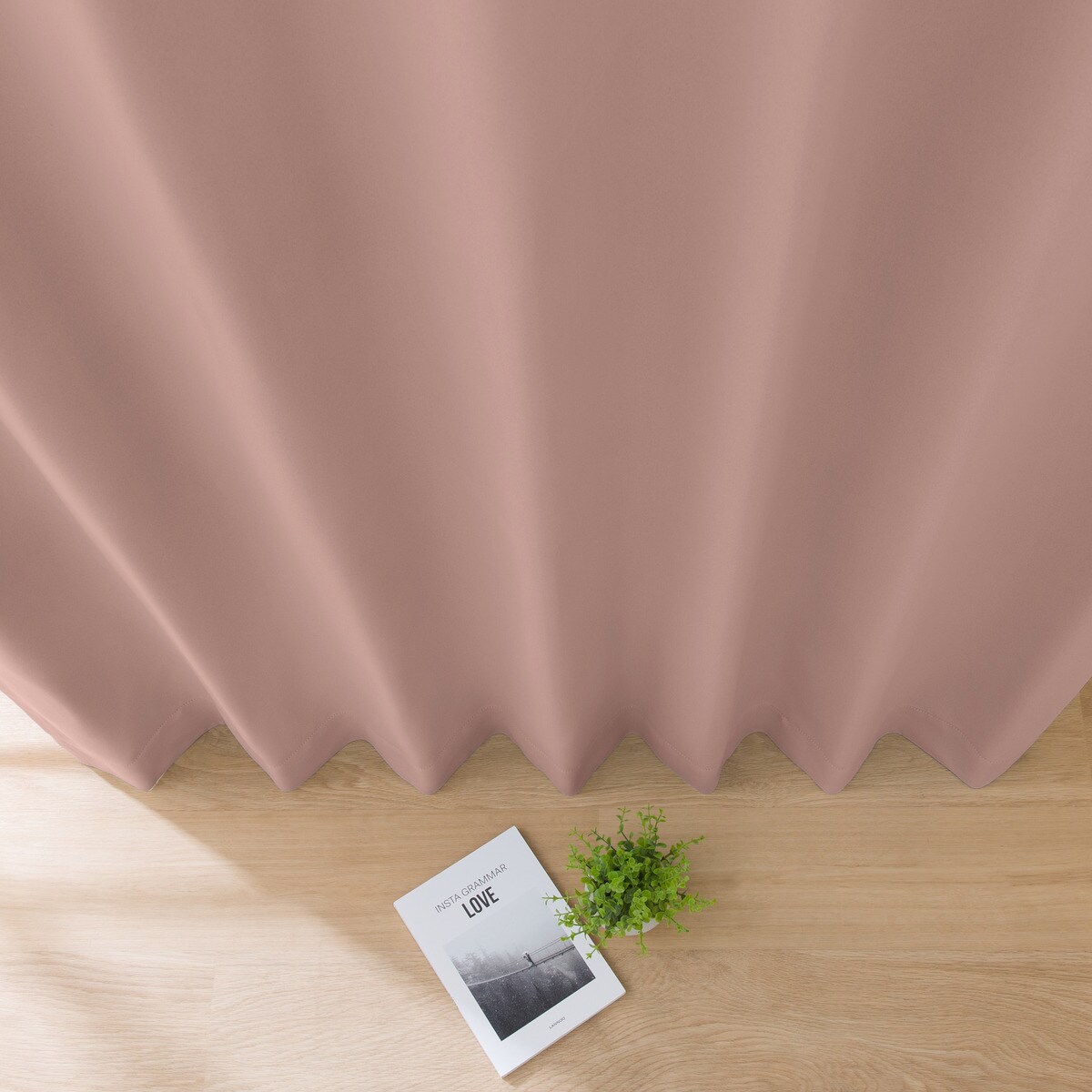 外国製カーテン✖️2枚 カズマ 遮光無地ドレープカーテン マラコ2 ライトグリーン 100