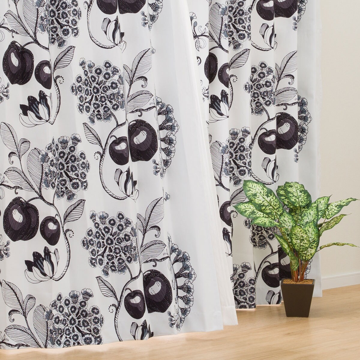 お店のインテリアとしての逸品 カフェのディスプレイ｜横浜ディスプレイミュージアム