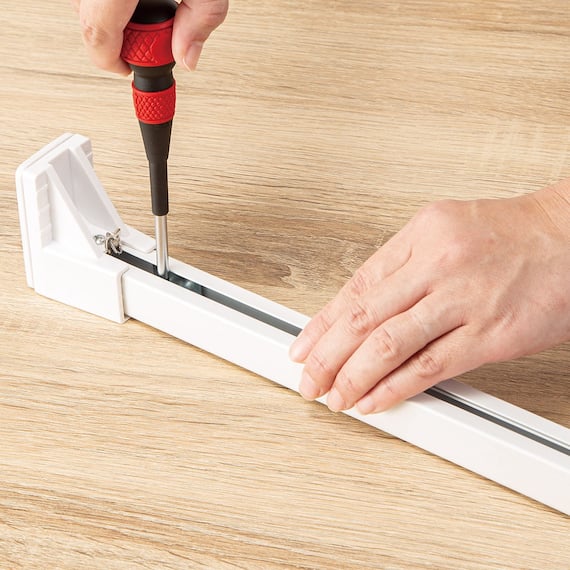 つっぱりカーテンレール伸縮式(TR1 WH 75-110cm) 2枚目画像