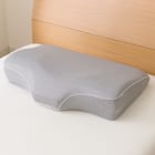 横向き寝も仰向け寝もラクな低反発まくら(ナチュラルフィットプレミアムP2304) 1枚目画像